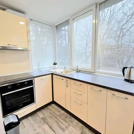 Flat 85 - 85 Inches Tv וארנה