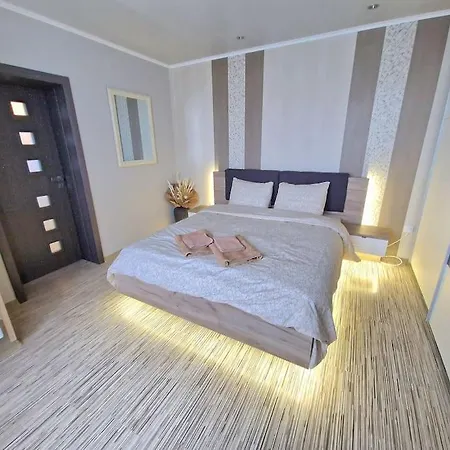 דירה Flat 85 - 85 Inches Tv וארנה